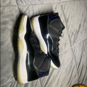 Jordan 11 SpaceJam 2016 read description